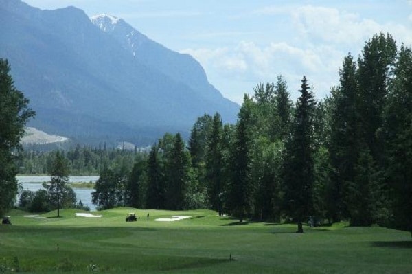 Hole at the Golden Golf Club