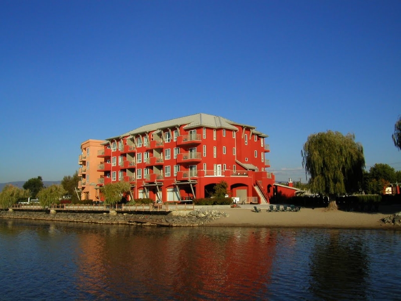 Golf Kelowna while staying at Manteo Resort