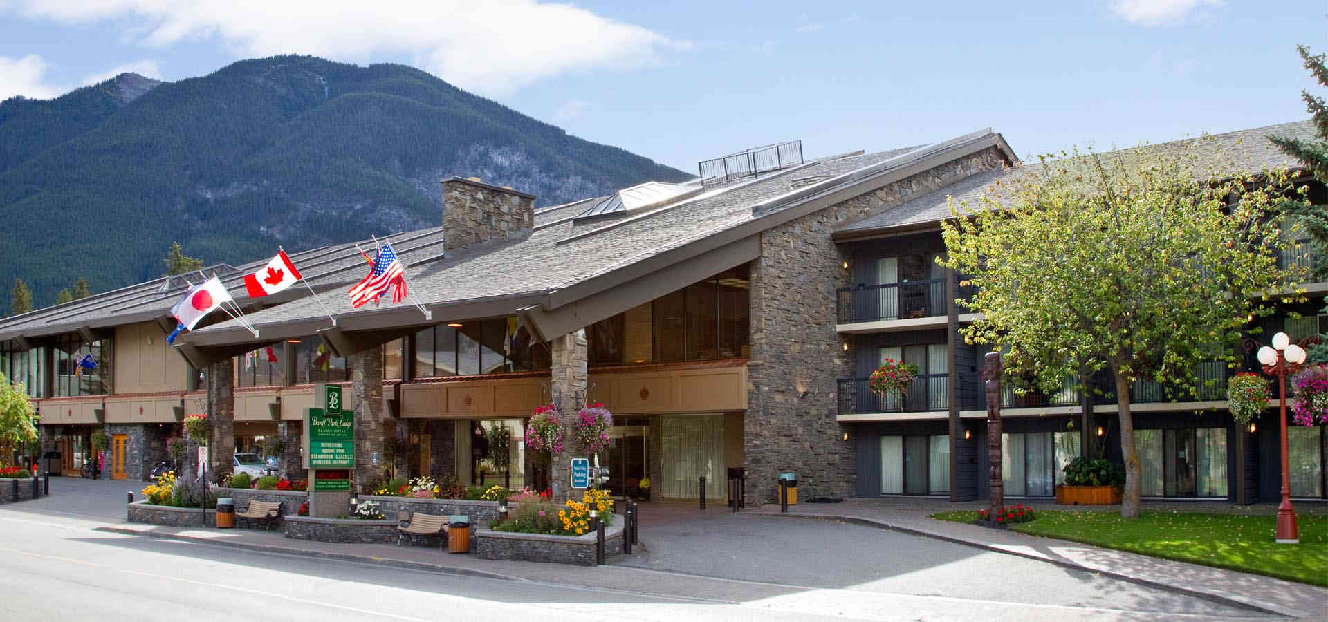 Exterior of Banff Park Lodge